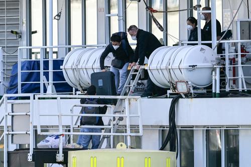 La tripulaci&oacute;n fue puesta en cuarentena. (Foto: AFP)