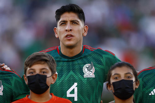En el Mundial de Qatar 2022, &Aacute;lvarez utiliz&oacute; el dorsal "4", el mismo n&uacute;mero que su &iacute;dolo Rafael M&aacute;rquez.
