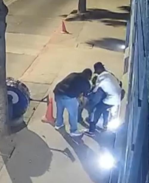 C&aacute;maras de seguridad captaron el momento del hecho delictivo ocurrido en zona 1. (Foto: PNC)
