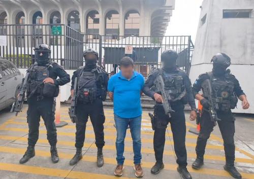 El detenido fue identificado como: Eddie Waldemar Pineda Vel&aacute;squez. (Foto: PNC)