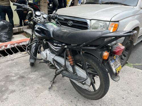 Los presuntos asaltantes se transportaban en una motocicleta. (Foto: PNC)
