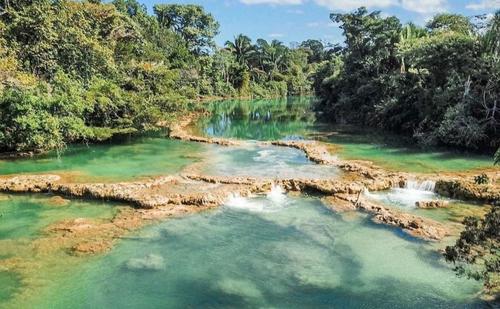 El color turquesa del agua sorprende a quienes visitan el r&iacute;o. (Foto: Ministerio de Cultura y Deportes)