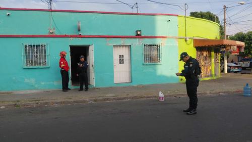 Las autoridades realizan diligencias de ley en el lugar para determinar las causas de lo sucedido. (Foto: Bomberos Municipales)