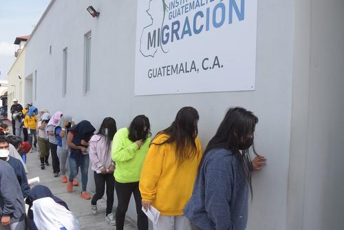 Seg&uacute;n el Instituto Guatemalteco de Migraci&oacute;n, el 89.5 % de los deportados son hombres y el 10.46 % mujeres. (Foto: Nuestro Diario)