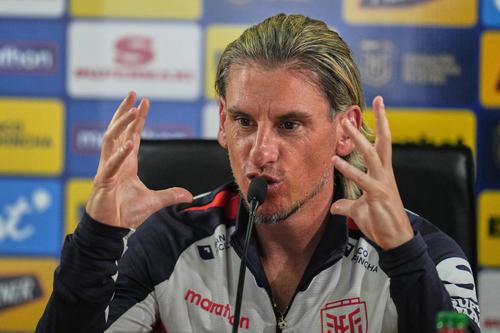 Sebasti&aacute;n Beccacece dirige a la selecci&oacute;n de Ecuador en el Mundial 2026, marcando su debut absoluto como director t&eacute;cnico en una Copa del Mundo. 