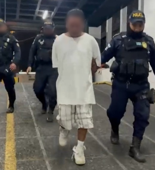 Tras ser se&ntilde;alado de haber participado en el ataque armado, fue trasladado a torre de tribunales y puesto a disposici&oacute;n de la justicia. (Foto: PNC)