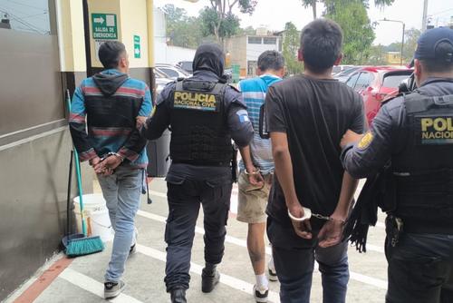 Los capturados son: Brandon &ldquo;N&rdquo;, Gustavo &ldquo;N&rdquo; y Byron &ldquo;N&rdquo;. (Foto: PNC)