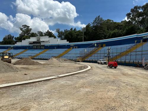 El proyecto contempla nueva pista de atletismo, gramilla, iluminaci&oacute;n LED y 27 mil butacas. (Foto: Bancada Vos/septiembre 2025) 