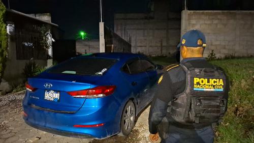 El auto ten&iacute;a reporte de robo en Quetzaltenango. (Foto: PNC)