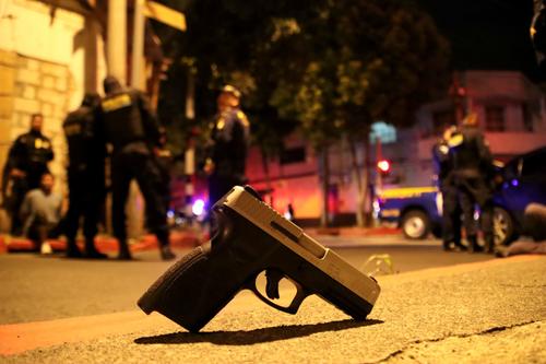 La persecuci&oacute;n comenz&oacute; tras reportes de detonaciones de arma de fuego. (Foto: PNC)