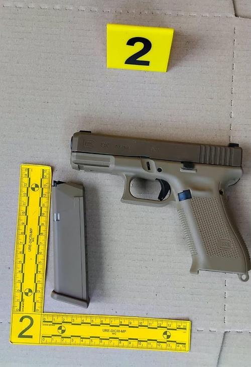 Los investigadores localizaron varias armas y municiones durante los operativos. (Foto: PNC) 