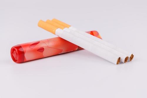 Especialistas recomiendan romper con la percepci&oacute;n de que los vapeadores son una alternativa inofensiva al cigarro tradicional. (Foto ilustrativa: Shutterstock) 