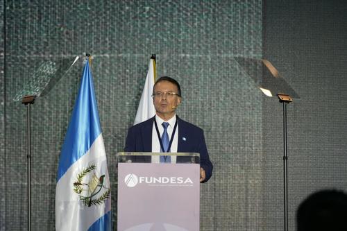 Juan Mini, presidente y ortanizador del ENADE 2026, resalt&oacute; la importancia de la Ley de Infraestructura Vial Prioritaria para la competitividad. (Foto: Wilder L&oacute;pez)
