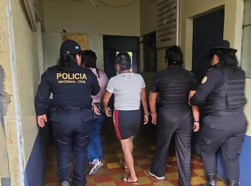 Vecinos auxiliaron a la v&iacute;ctima y dieron alcance a las se&ntilde;aladas. (Foto: PNC)