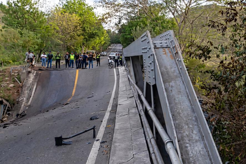 Colapso del puente G&uuml;ijo, Guatemala, CIV, CA9