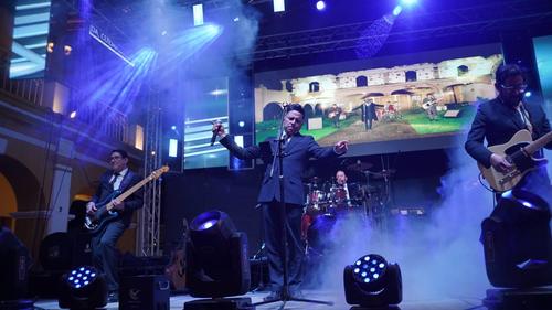 Rolando Joss&eacute; Jr. es la voz de la agrupaci&oacute;n y el l&iacute;der de la banda. (Foto: Cortes&iacute;a Grupo Kalua)