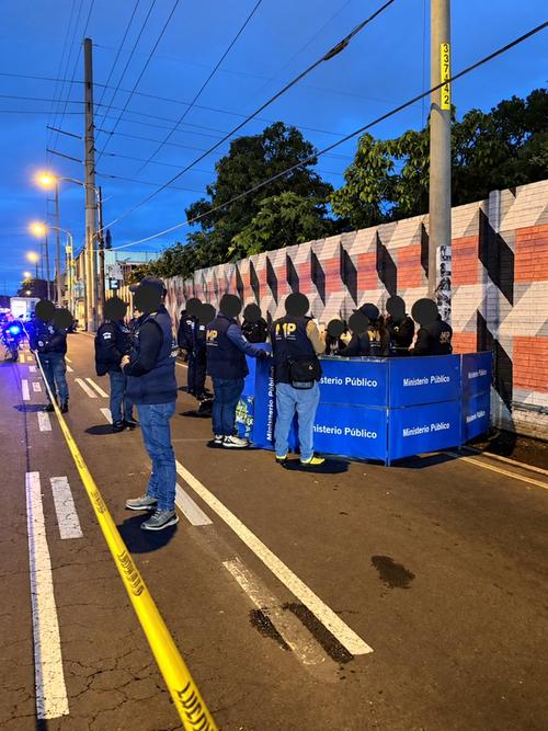 Dos hombres murieron tras un hecho de tr&aacute;nsito en zona 12. (Foto: PMT)