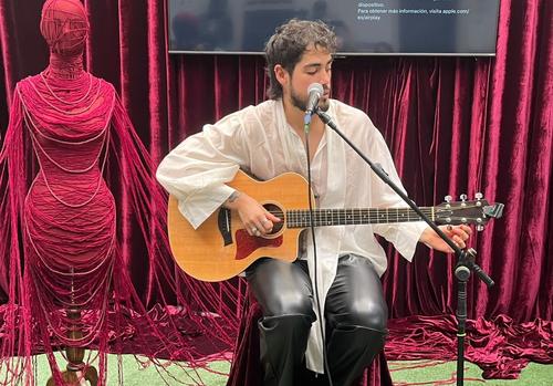 Adrian Alburez, Gracias x tanto, nuevo, album, soy502, guatemala, fama, gente, musica 3