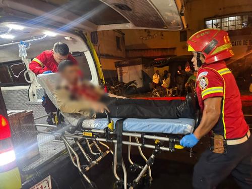 Debido a la gravedad de las heridas la v&iacute;ctima fue trasladada a un hospital. (Foto: Bomberos Municipales) 