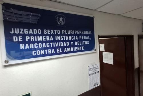 La audiencia de inicio de etapa intermedia en el caso contra alias "Psic&oacute;pata" fue suspendida por falta de sala de videoconferencias en el preventivo de la zona 18. (Foto: Wilder L&oacute;pez/Soy502)
