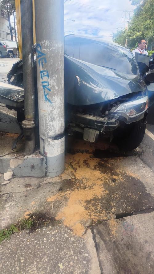 El veh&iacute;culo colision&oacute; contra un poste de tendido el&eacute;ctrico. (Foto: PMT)