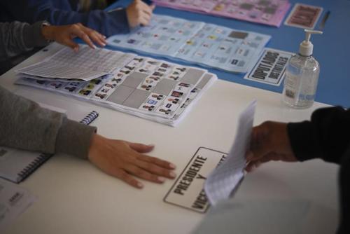 Los analistas advierten que el reto principal no es solo la campa&ntilde;a de registro, sino superar la desconfianza ciudadana, especialmente entre los j&oacute;venes, fomentando la importancia de votar. (Foto: Archivo)