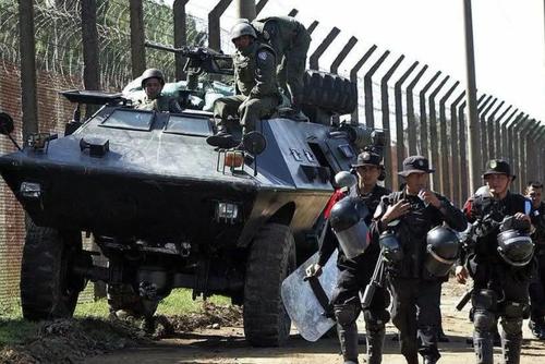 El exdirector de la PNC fue se&ntilde;alado de participar en la operaci&oacute;n conocida como "Pavo Real" para tomar el control de la c&aacute;rcel de Pav&oacute;n, en el 2006. (Foto: Redes Sociales/Soy502)