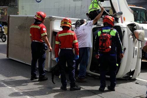 El accidente dej&oacute; &uacute;nicamente da&ntilde;os materiales. (Foto: Bomberos Municipales) 