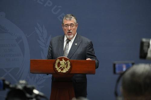 Bernardo Ar&eacute;valo, Presidencia de Guatemala, La Ronda, crisis de Gobierno, Juan Francisco Sol&oacute;rzano Foppa, Huit&eacute; Zacapa, Jonathan Menkos, Banco de Guatemala, 03