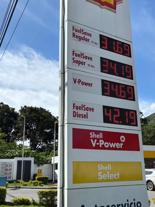 La gasolina superior y di&eacute;sel marcaron un nuevo precio. (Foto: Fredy Hern&aacute;ndez/SOY502)

