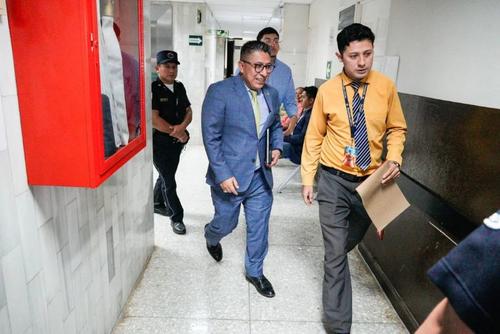 El juez Julio C&eacute;sar V&aacute;squez Xol es el titular del Juzgado Tercero Penal que conoce la carpeta judicial contra los siete polic&iacute;as se&ntilde;alados de irregularidades en la captura de los hermanso Choc Toz, en el caso Foppa. (Foto: Wilder L&oacute;pez/Soy502)
