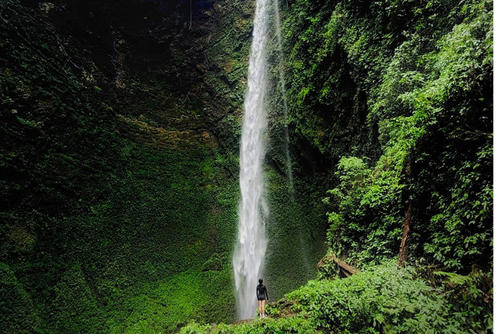 La caminata para llegar a la cascada La Chocoyera es de aproximadamente 1 hora y media. (Foto: Locos por Guate)