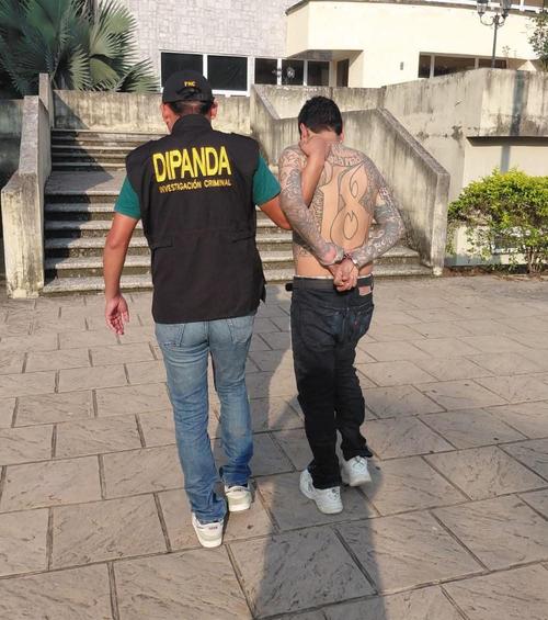 El capturado fue identificado como: Manuel de Jes&uacute;s Colajay Delgado, de 40 a&ntilde;os, alias "Sailyn y/o Negro". (Foto: PNC)