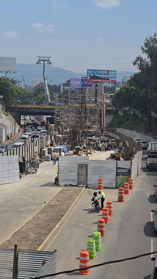Los conductores deber&aacute;n tomar rutas alternas durante los trabajos de construcci&oacute;n de la estaci&oacute;n 2 del Aer&oacute;metro. (Jose Luis Pos) 