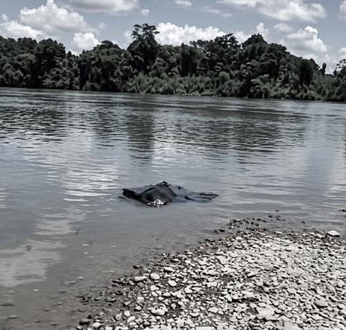 El cuerpo fue hallado flotando en el r&iacute;o. (Foto: Irma Tzi /colaboradora)