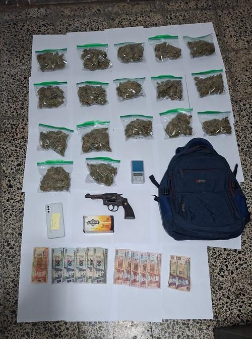 Estas son las evidencias localizadas durante la captura. (Foto: PNC)