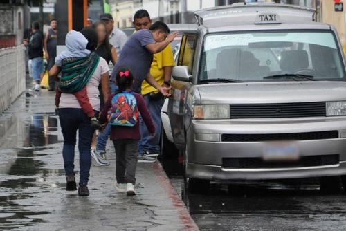 La falta de autobuses ha aumentado el uso de taxis colectivos no autorizados que operan con mayor frecuencia y menos regulaci&oacute;n. (Foto: Archivo/Soy502)