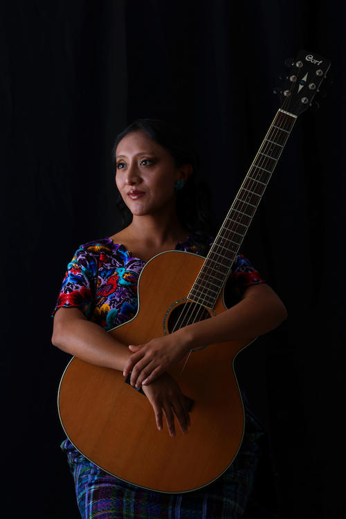 Paola Perlop, cantautora, kaqchikel, San Antonio Aguas Calientes, Guatemala, noticias, soy502 1