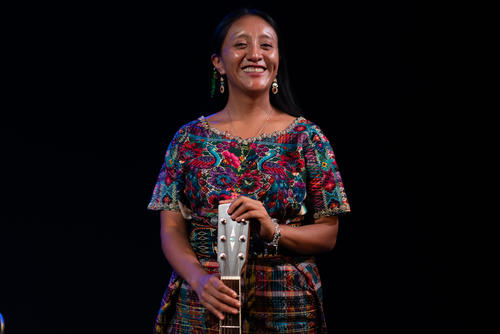 Paola Perlop, cantautora, kaqchikel, San Antonio Aguas Calientes, Guatemala, noticias, soy502 2