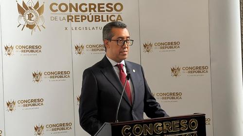 El ministro de Finanzas P&uacute;blicas, Jonathan Menkos, present&oacute; el mi&eacute;rcoles 2 de septiembre al Congreso el proyecto de Presupuesto General de Ingresos y Egresos del Estado para 2027. (Foto: Soy502) 