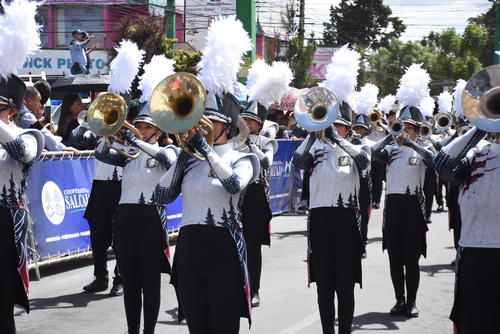 As&iacute; se vivi&oacute; el paso de la banda de La Patria. (Foto: Erick Colop)