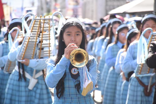 Las se&ntilde;oritas del INSO tambi&eacute;n fueron aplaudidas por sus destrezas en los instrumentos. (Foto: Erick Colop)
