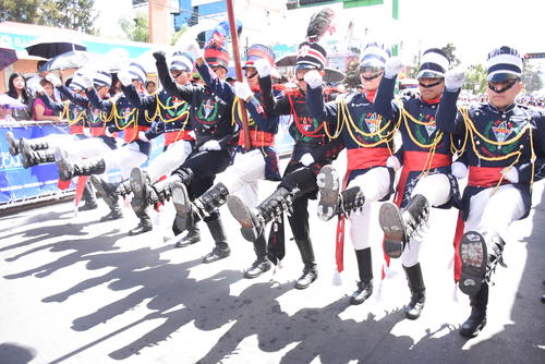 Gastadores del INVO mostraron sus tradicionales guerreras. (Foto: Erick Colop)