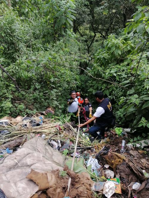 El fallecido es un hombre de entre 25 y 30 a&ntilde;os, indicaron los socorristas. (Foto: Bomberos Voluntarios) 