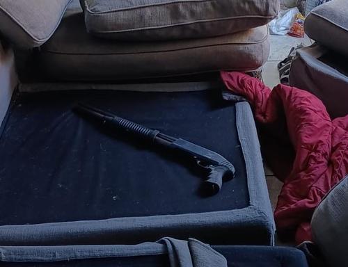 Las armas fueron encontradas escondidas dentro de diferentes inmuebles. (Foto: PNC)