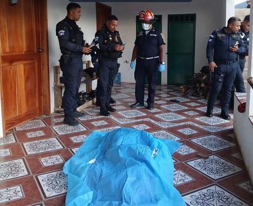Autoridades llegaron a la vivienda e iniciaron con las investigaciones. (Foto: &Eacute;lfego Escobar/Colaborador)