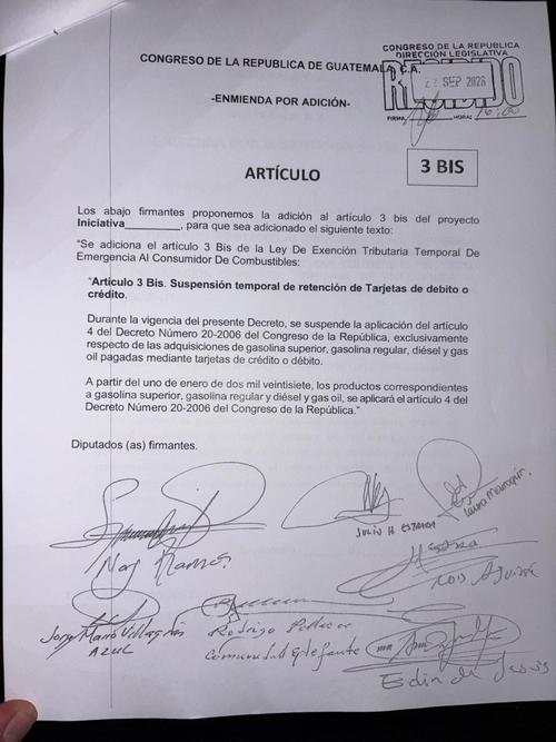 La disposición suspende, durante la vigencia del decreto, la aplicación del artículo 4 del Decreto 20-2006 exclusivamente para las compras de gasolina superior, gasolina regular, diésel y gas oil pagadas mediante tarjetas de crédito o débito. (Imagen: Organismo Legislativo) 
