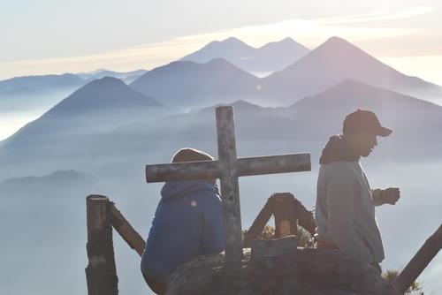 La cruz que est&aacute; en la cima divide el territorio de Suchitep&eacute;quez y Quetzaltenango. (Foto: Marvin Pos)