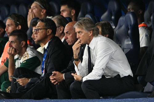 La preocupaci&oacute;n de Mancini fue evidente desde el banquillo. (Foto: AFP)