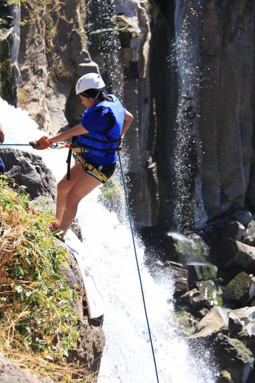 Tambi&eacute;n puedes hacer rappel, si te gusta lo extremo. (Foto: FB/Cataratas El Salto o Los Amates)
